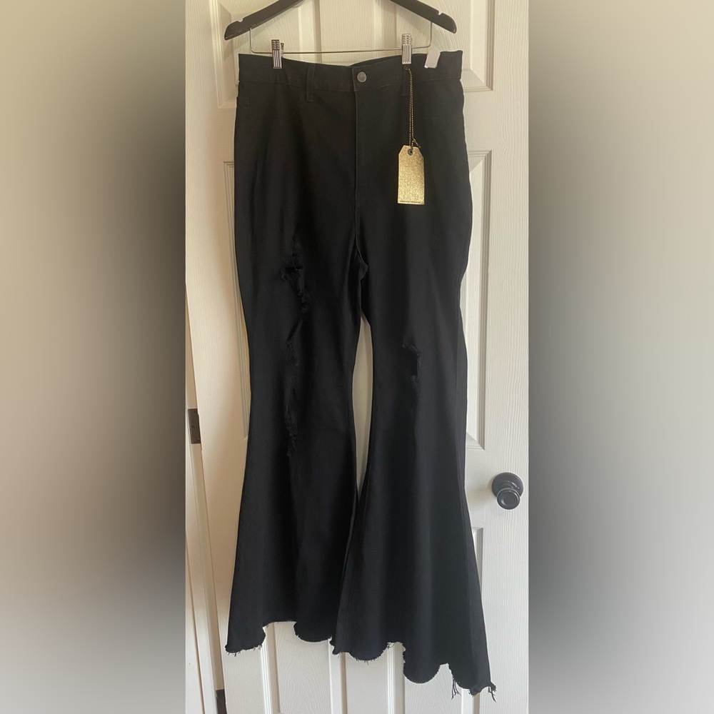 Vibrant MIU Stylish Black Wide Leg Pants